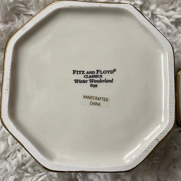 Fitz and Floyd Classics 2004 Winter Wonderland Ceramic Lidded Box - Picture 4 of 10
